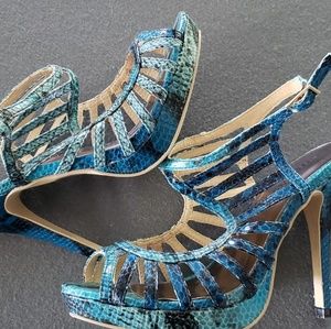 Shoedazzle Blue snake print heels